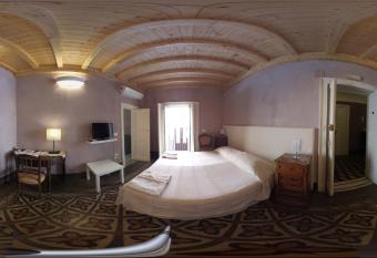 Domoikos has Balcony rooms