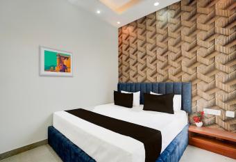 Siddhi Vinayak Inn has Smoking/Balcony rooms