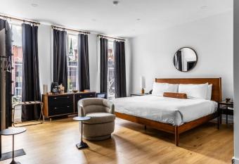 Historic Hotel, King Bed, Market Square View, Room # 201 allows 18 year olds to book a room