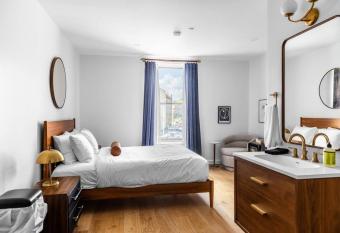 Dtwn Bangor, Historic Bldg, Fast Wi-Fi, 50 In Tv, Room # 204 allows 18 year olds to book a room