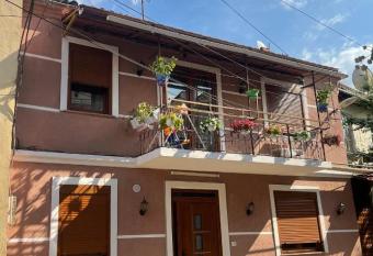 Topleci Guest House has rooms with a private hot tub