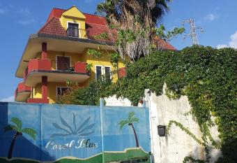 Bed and Breakfast Coral Blue has Balcony rooms