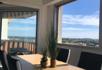 T1 panoramique allows 18 year olds to book a room