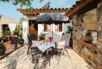 Ca La Gracieta allows 18 year olds to book a room