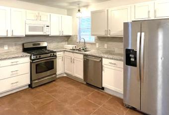 Private room near Balch Springs allows 18 year olds to book a room