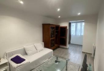 1G Au calme, accessible et reposant has Balcony rooms