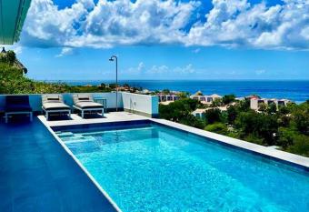 NEW Amazing Villa with Sea Views-Walk to Beach-8 guests-Private Pool allows 18 year olds to book a room