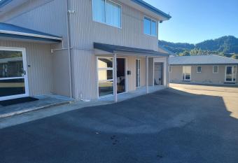 Ferrylink Motel has Balcony rooms