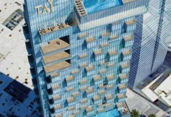 Luxury 5 Star Cando in Dubai has rooms with a private hot tub