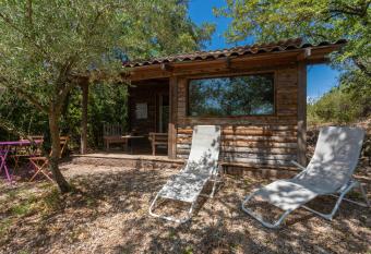 Cabane de charme has Balcony rooms