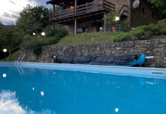 CASALE LA SORGENTE has Balcony rooms