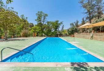 Cueva Luna has Balcony rooms