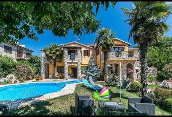 Apartman Villa Zara has Balcony rooms