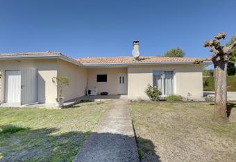 Maison Familiale St Paul en Born has Balcony rooms