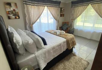 The Lake Villa has Balcony rooms