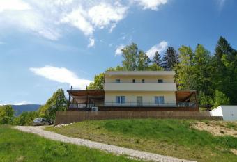 Panoramic Paradise Estate has Balcony rooms