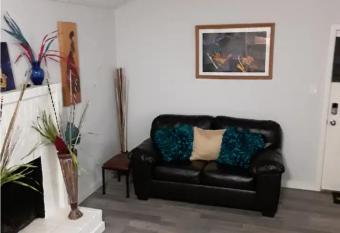 Hidden Gem in Katy near Houston has Balcony rooms