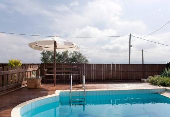 The Green Villa has Balcony rooms