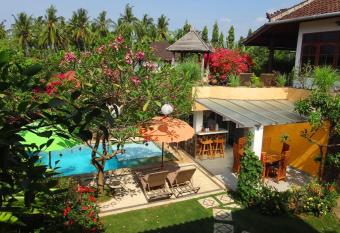 Villa Lumbalumba has Balcony rooms