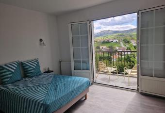 Grande maison famille, jardin has Balcony rooms