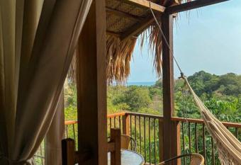 Cielva Tayrona - Caba  a Quetzal Vista al Mar A/C has rooms with a private hot tub