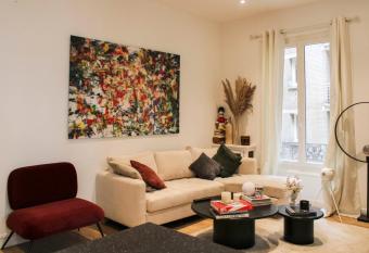 Pretty family cocoon at the gates of Paris has Balcony rooms