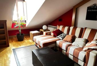 Apartamento Castillo Ponferrada. has rooms with a private hot tub