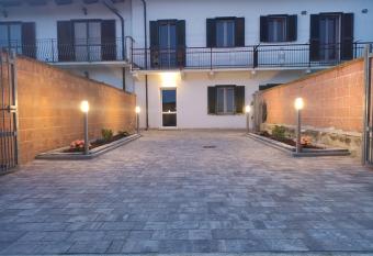 Cascina Emilia has Balcony rooms