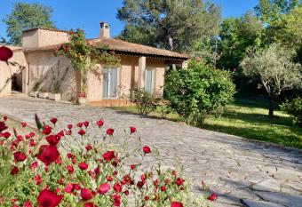 Spacious home with fresh eggs & vegetables has Balcony rooms