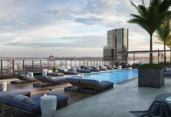 Petco, City, Ocean Views! Gaslamp at it's finest! has rooms with a private hot tub