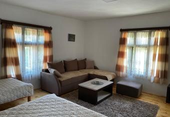 Apartmani Nikola Dojkinci has Balcony rooms