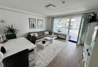 Schick, gem  tlich & N  he Therme allows 18 year olds to book a room