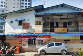 OYO 90972 Jj Homestay allows 18 year olds to book a room