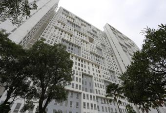 Capital O 93914 Iconic Residence has Balcony rooms