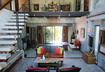 Aonang Third Place Hometel has Balcony rooms