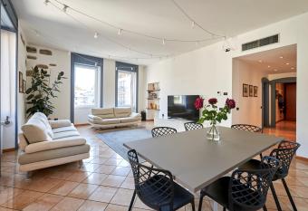 Anna Homestay Bergamo allows 18 year olds to book a room