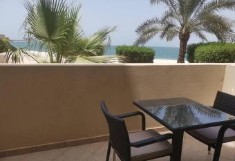 Dream getaway with sea view and balcony allows 18 year olds to book a room