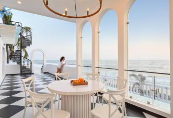 Deja blu has Balcony rooms