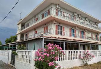 Golden Beach has Balcony rooms