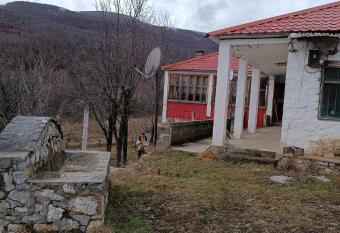 Rrajc Skenderbe has Balcony rooms