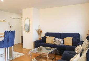 Cozy skyscraper at the gateway to Paris has Balcony rooms