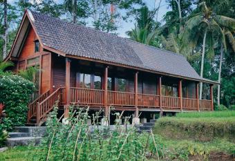 BeingSattvaa Luxury Ubud - CHSE Certified has rooms with a private hot tub