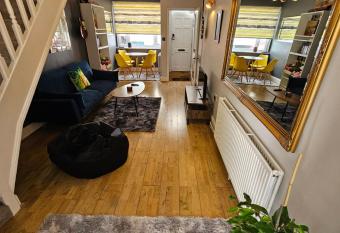 Whole House with a private garden and terrace, central Brighton has Balcony rooms