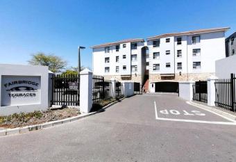 Fairbridge Terraces has rooms with a private hot tub