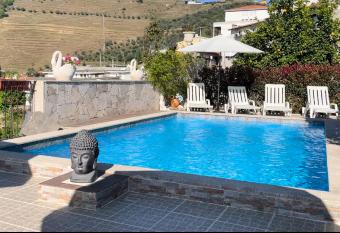 Suite Nunes has Balcony rooms