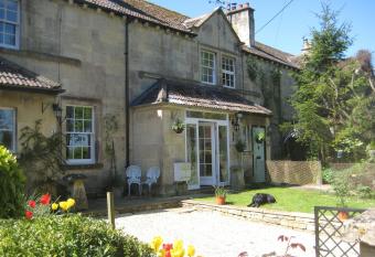 Prospect Cottage has Balcony rooms