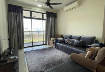 Tamara Lake View Putrajaya with Wifi and Parking has Balcony rooms