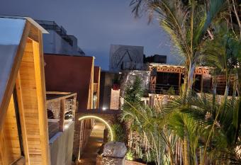 Tinny Houses has Balcony rooms