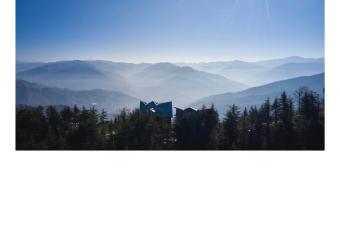 Villa Silver Peak has Balcony rooms