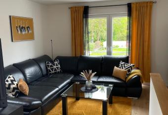 City Wohnung mit Garten und Terrassen allows 18 year olds to book a room